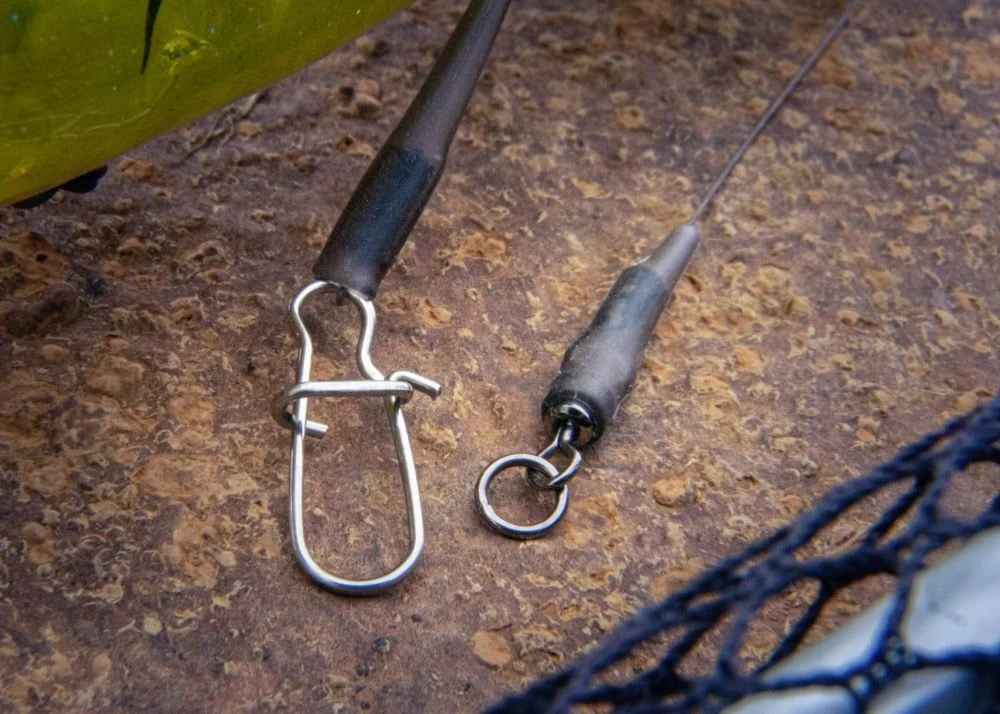 Quantum Q-Leader Stainless Steel Camo Steel 60cm 16kg (2stuks) 3 Quantum Q-Leader Stainless Steel Camo Steel 60cm 16kg (2stuks)